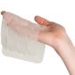 Medintim Oralsafe Latex Slikkelapper med Vanilje Smag 8 stk Produktbillede med hånd 50
