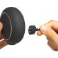 Satisfyer Pro to Go 3 Klitoris Stimulator Produktbillede med hånd 51