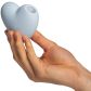 Satisfyer Cutie Heart Klitoris Stimulator Blå Produktbillede med hånd 50